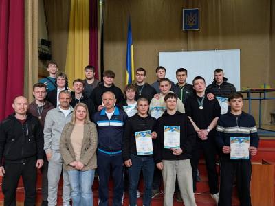 Внутрішні змагання з армреслінгу